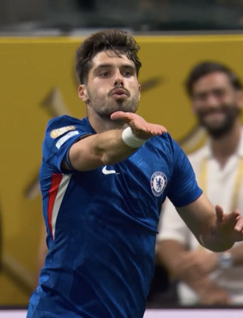 0% غرور 
0% استفزاز و استعراض
0% نفخ اعلامي

100% فعالية
100% موهبة

بيدرو نيتو لاعب عظيم جدًا 👑💙