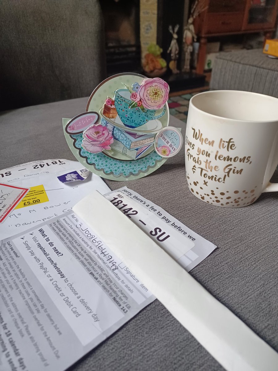 mcbower28a's tweet photo. @RoyalMailHelp 
Dear RMH, please can you advise why I'm charged £5 to have my 5inch birthday card delivered,I'd have preferred to give the money to the hospice shop that sold the card. Its ridiculous to be charge£5 for this card  #daylightrobbery https://t.co/dqDD9dTqAX