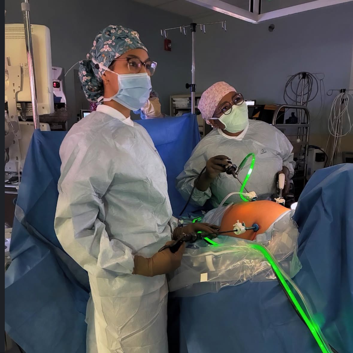 UNCOBGYN's tweet image. 🩵 Our residents are kicking off the week with a leap — from double-scrub laparoscopy days to celebrating Pride Month! 📸 Just a few snapshots of what makes the journey so meaningful! 🩺 #residency #PRIDE #medicaleducation