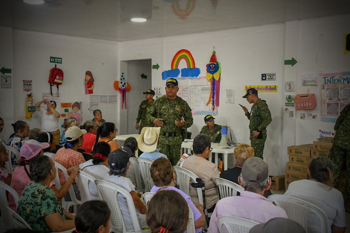 Fuerza Naval de la Orinoquía (@fno_armadacol) on Twitter photo #ProtegemosLaVida |📍Arauca | En el barrio Porvenir, la <a href="/ArmadaColombia/">Armada de Colombia</a> entregó 2.160 unidades de bienestarina a población vulnerable, fortaleciendo el vínculo con la comunidad y la imagen institucional. 💙🤝 #ProtegemosLaVida |📍Arauca | En el barrio Porvenir, la <a href="/ArmadaColombia/">Armada de Colombia</a> entregó 2.160 unidades de bienestarina a población vulnerable, fortaleciendo el vínculo con la comunidad y la imagen institucional. 💙🤝