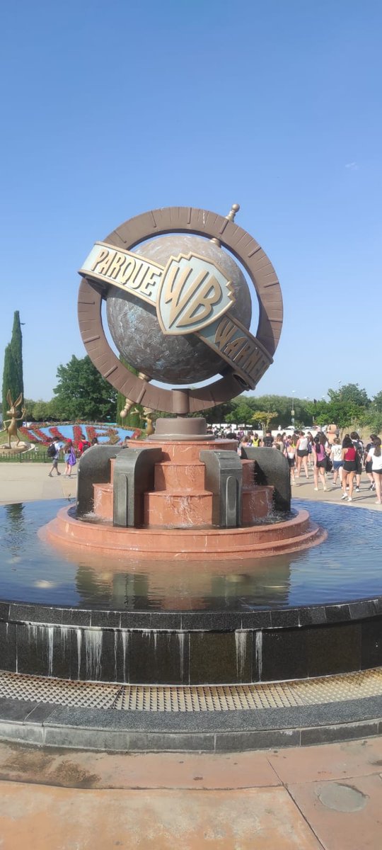 🎉 Nuestro alumnado de 3 y 4 de ESO disfrutaron de un día lleno de aventuras y emociones en el parque Warner de Madrid para despedir el curso 24/25.