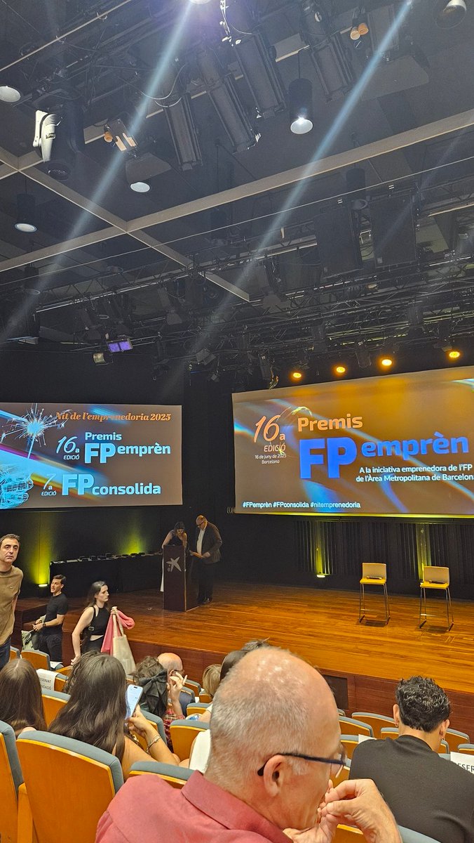 Institut Pedraforca (@ipedraforca) on Twitter photo 📢Avui algunes alumnes de 2n de CFGS de Dietètica, una docent i el director han acudit a la #NitEmprenedoria de #FPEmprèn , on se celebraven els 16a edició dels Premis FPEmprèn i la 7a edició dels #FPConsolida, dirigit per <a href="/fundaciobcnfp/">Fundació BCN FP</a>.
📍 <a href="/CaixaForum/">CaixaForum</a> 📢Avui algunes alumnes de 2n de CFGS de Dietètica, una docent i el director han acudit a la #NitEmprenedoria de #FPEmprèn , on se celebraven els 16a edició dels Premis FPEmprèn i la 7a edició dels #FPConsolida, dirigit per <a href="/fundaciobcnfp/">Fundació BCN FP</a>.
📍 <a href="/CaixaForum/">CaixaForum</a>