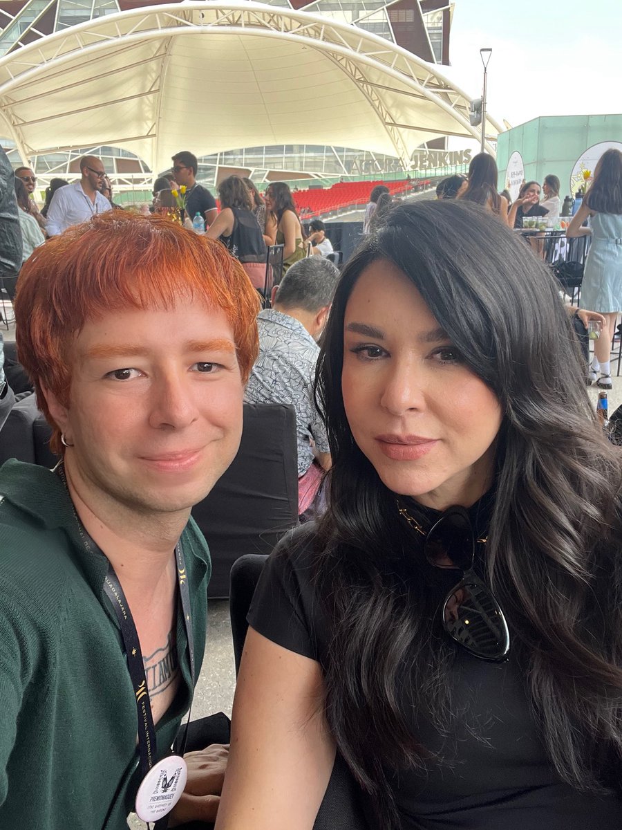 Estoy cansadísimo , estuvo fuerte la semana del pride … pero lo mejor fue estar cerca y tener una foto con Denisse guerrero