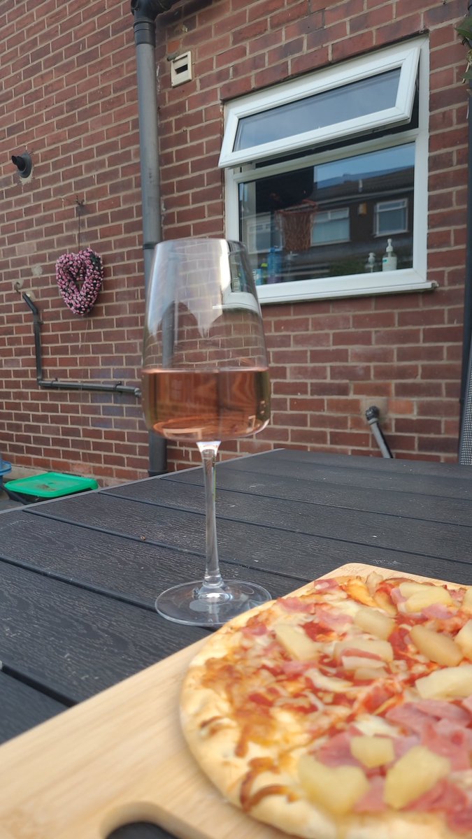 The neighbours got the music, I've got the food and wine... turning out to be a great end to an absolutely shockingly crap day! 

And yes - there's pineapple on that pizza 🫣😂🫶
