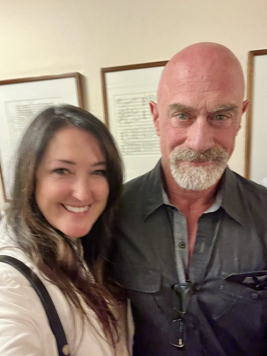 Melissa Leitten 🎶🍷⚽️🏒 tweet media