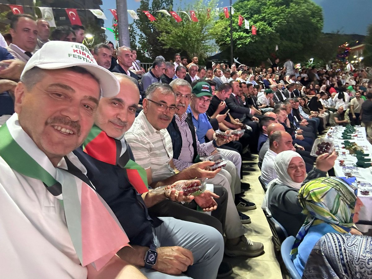 Hasan Tahsin USTA (@htahsinusta) on Twitter photo Yeşilli Belediyesi’nin düzenlediği 17. kiraz ,kültür ve sanat etkinliğine katıldık.
Nazik davetleri ve misafirperverliği için Yeşilli belediye başkanı değerli dostum sn. <a href="/HDemirBaskan/">Hayrettin Demir 🇹🇷</a> ’e teşekkür ederim. Yeşilli Belediyesi’nin düzenlediği 17. kiraz ,kültür ve sanat etkinliğine katıldık.
Nazik davetleri ve misafirperverliği için Yeşilli belediye başkanı değerli dostum sn. <a href="/HDemirBaskan/">Hayrettin Demir 🇹🇷</a> ’e teşekkür ederim.