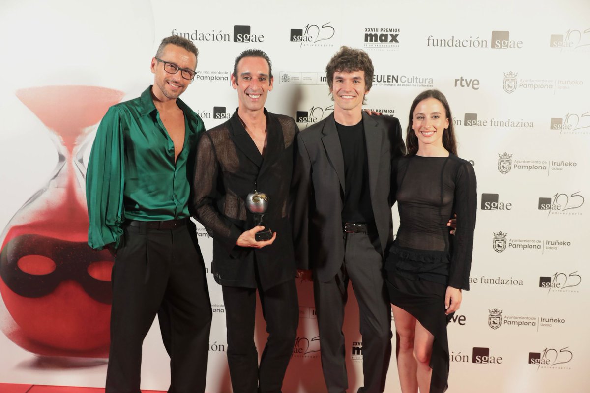 Premios Max (@premiosmax) on Twitter photo El equipo de 'Afanador' y del Ballet Nacional de España <a href="/balletnacional/">Ballet Nacional de España</a> recogen uno de los grandes Max de la noche, el del Mejor espectáculo de danza 🌹 El equipo de 'Afanador' y del Ballet Nacional de España <a href="/balletnacional/">Ballet Nacional de España</a> recogen uno de los grandes Max de la noche, el del Mejor espectáculo de danza 🌹