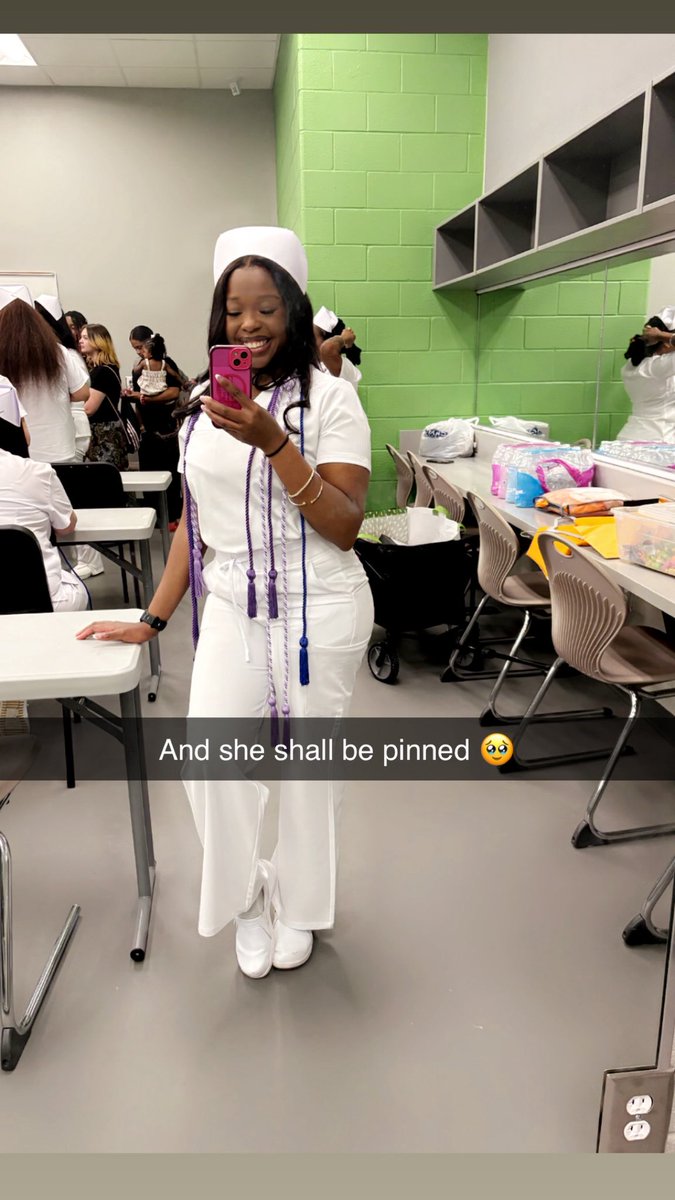 doseofkayc's tweet photo. I guess those 4 years of stressing paid off, the newest nurse graduate 🤭🩺 #missbsn https://t.co/RaUSAzfORa