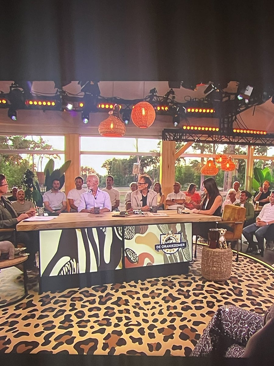 #DeOranjeZomer Onno Hoes deelt zijn verhaal over zijn bezoek aan Israël, maar Olcay Gulsen kapt hem af met haar eeuwige betweterij! 😤 Wie is dat getetter ook zat? 🙅‍♂️ #OranjeZomer