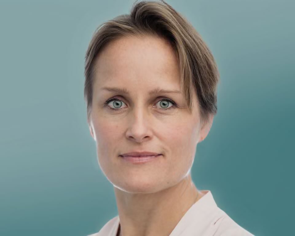 NRW BRITISH M16 BOSS 

Britain names the first female MI6 chief , this is cool -Blaise Metreweli named as first woman to lead UK intelligence service MI6 Metreweli, 47, has held series of director-level roles in foreign intelligence service and in domestic agency MI5

CONGRATS