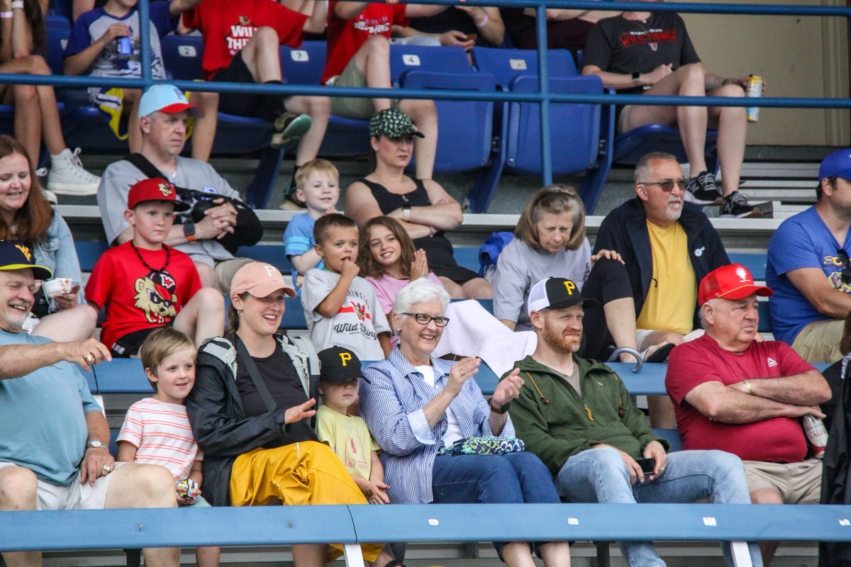 RealKyleDawson's tweet image. Yesterday was fun (and long). Rain all weekend. Took 8.5 hours to play two.
▪️ 2 walk off W’s
▪️ Entire “Sandlot” movie played during rain delay
▪️ Selfless players signing for kids after an obnoxiously long day
▪️ A crowd that was around most of day went home deservedly happy