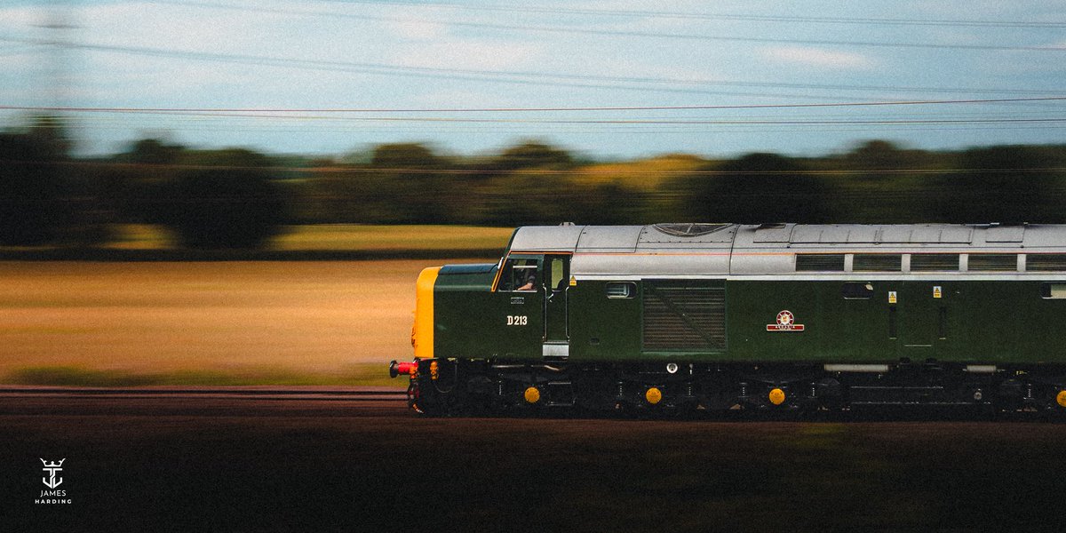 JamesHardingFX's tweet image. Proud to share a few highlights from today’s visit to the WCML, featuring two remarkable locomotives: 60163 Tornado and D213 40013 Andania. 🚂
•
#Rail #RailwayPhotography #HitachiRail #Alstom #Class390 #Pendolino #Class807 #Class805 #Evero #AvantiWestCoast #WestCoastMainLine