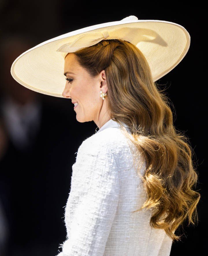 The Princess of Wales, always iconic 🤍

2011                                              2025