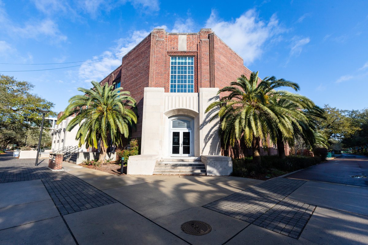 tuwaveriders's tweet image. 𝙏𝙝𝙞𝙨 𝙞𝙨 𝙬𝙝𝙚𝙧𝙚 𝙩𝙝𝙚 𝙖𝙘𝙩𝙞𝙤𝙣 𝙝𝙖𝙥𝙥𝙚𝙣𝙨 👊
Avron B. Fogelman Arena in Devlin Fieldhouse is home to Tulane Volleyball.
Matches start this fall. Wave Riders earn 2,000 points for every match attended!🏐💚
#RideTheWave | #RollWave 🌊