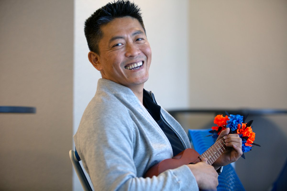 utalibraries's tweet image. Strumming into the week with good vibes and connection! 🎶 On June 16, UTA Libraries staff recharged with a ukulele jam, learning 2- to 4-chord songs and sharing musical joy. They even perform at staff events year-round!

#UTALibraries #UkuleleJam #LibraryLife #StaffWellness