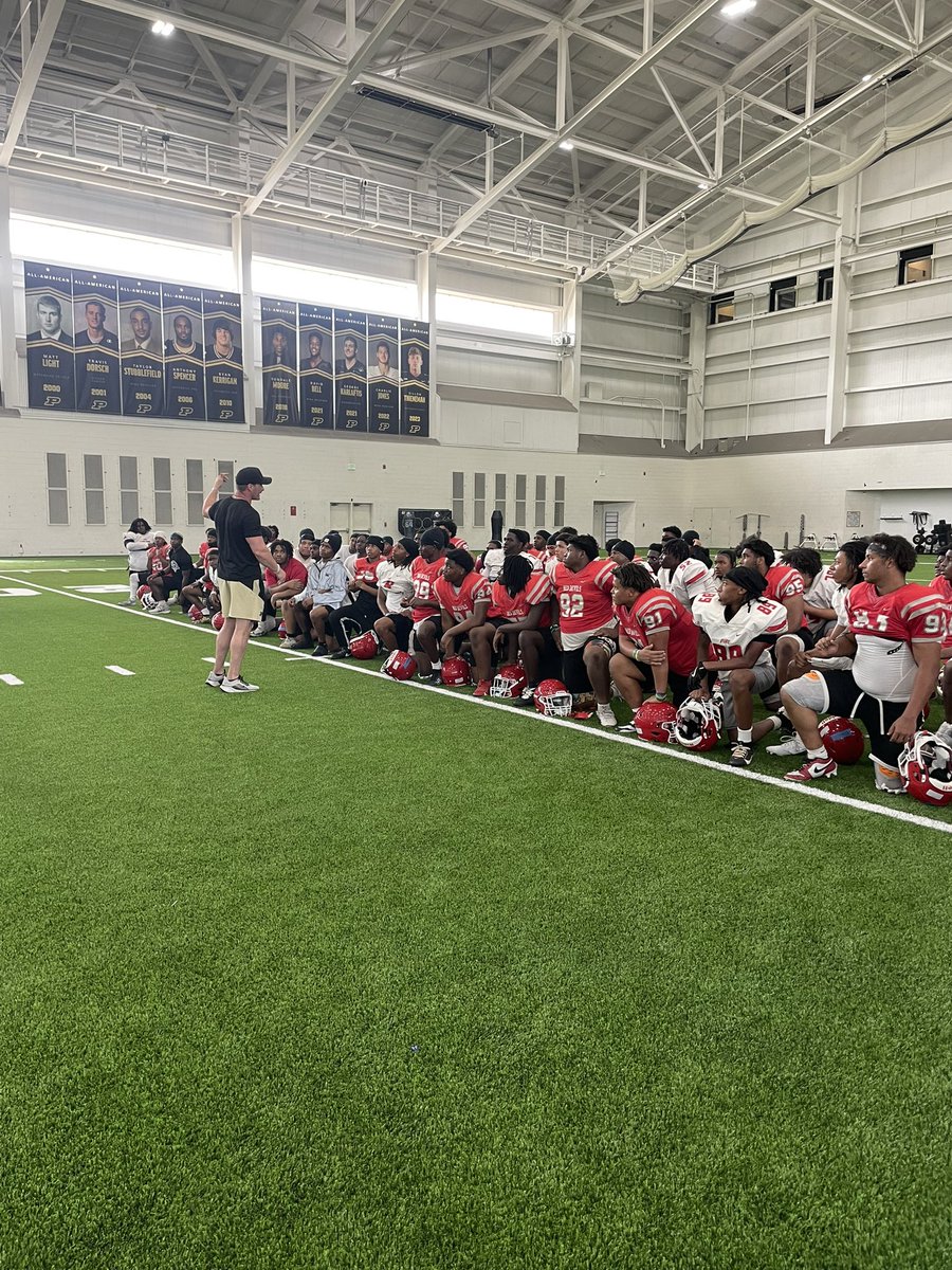 Thank you <a href="/BoilerFootball/">Purdue Football</a> for the hospitality today. Huge s/o to <a href="/Nrenna/">Neal Renna</a> @JSimmons_Purdue <a href="/Coach__Lal/">Bilal Marshall</a> good seeing you all.