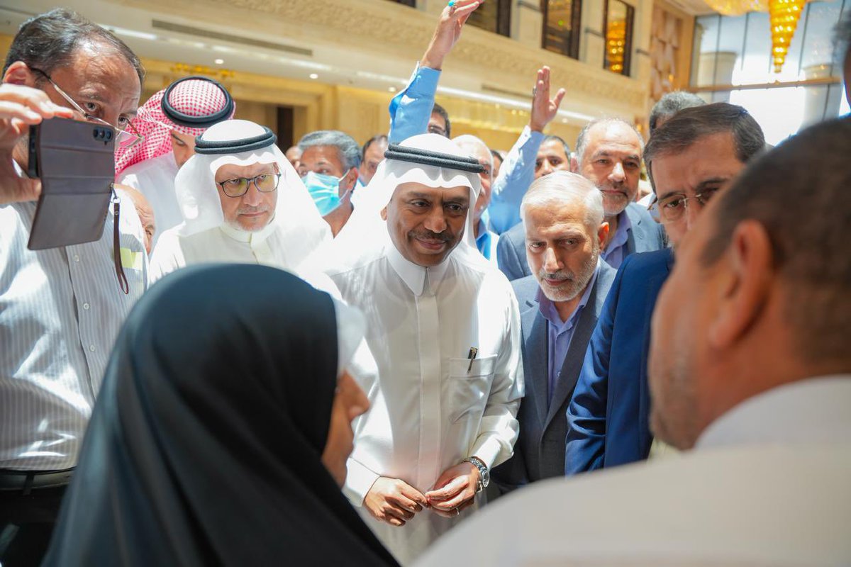 asmashat's tweet image. إنفاذًا لتوجيهات #خادم_الحرمين_الشريفين الملك سلمان بن عبدالعزيز آل سعود حفظه الله، تمت زيارة
مقارّ إقامة الحجاج الإيرانيين ولقاء رئيس وأعضاء البعثة الإيرانية والاطمئنان على أوضاعهم والوقوف على جودة الخدمات المقدمة لهم، ومتابعة احتياجات الحجاج الإيرانيين وتوفير كافة الخدمات حتى…