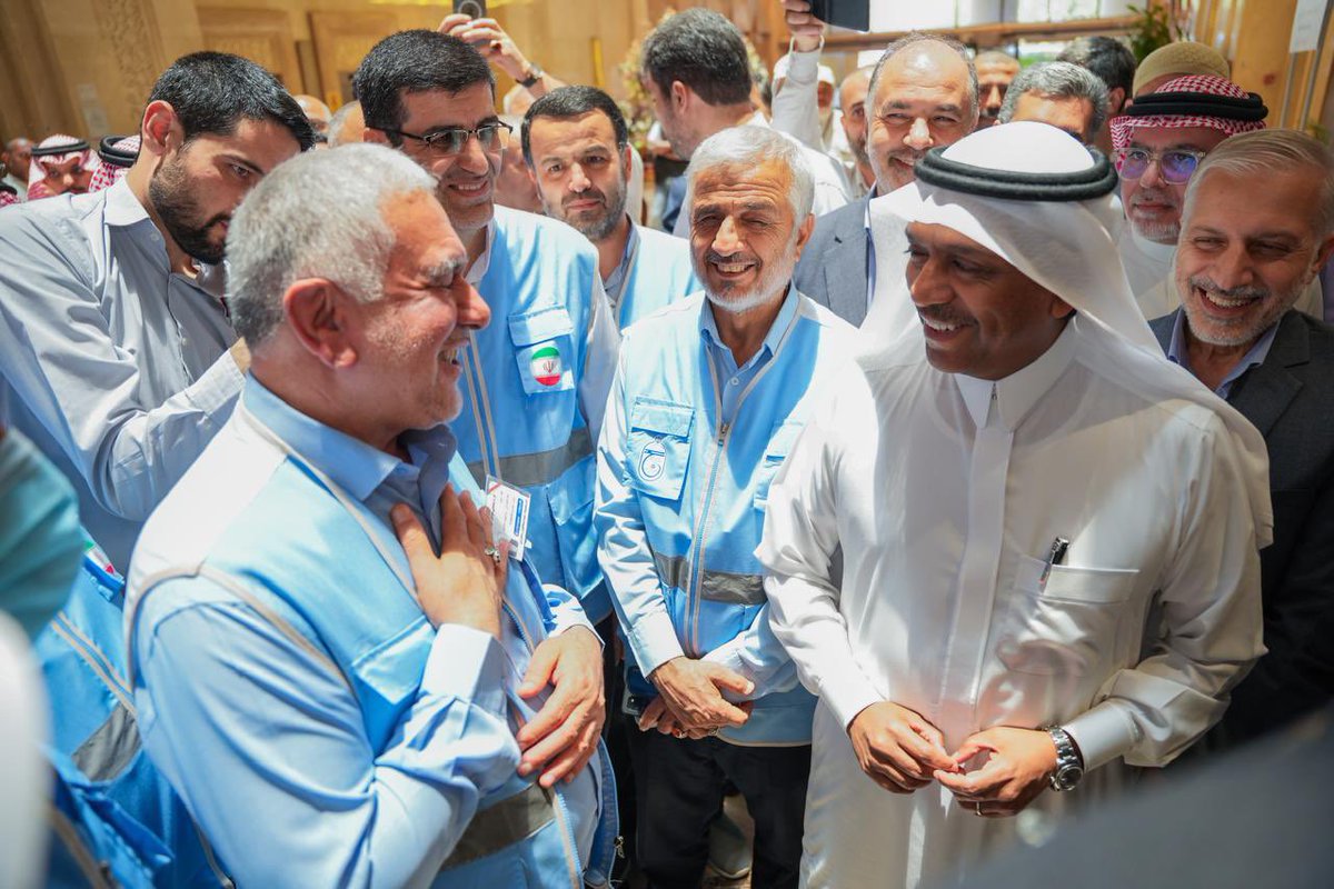asmashat's tweet image. إنفاذًا لتوجيهات #خادم_الحرمين_الشريفين الملك سلمان بن عبدالعزيز آل سعود حفظه الله، تمت زيارة
مقارّ إقامة الحجاج الإيرانيين ولقاء رئيس وأعضاء البعثة الإيرانية والاطمئنان على أوضاعهم والوقوف على جودة الخدمات المقدمة لهم، ومتابعة احتياجات الحجاج الإيرانيين وتوفير كافة الخدمات حتى…
