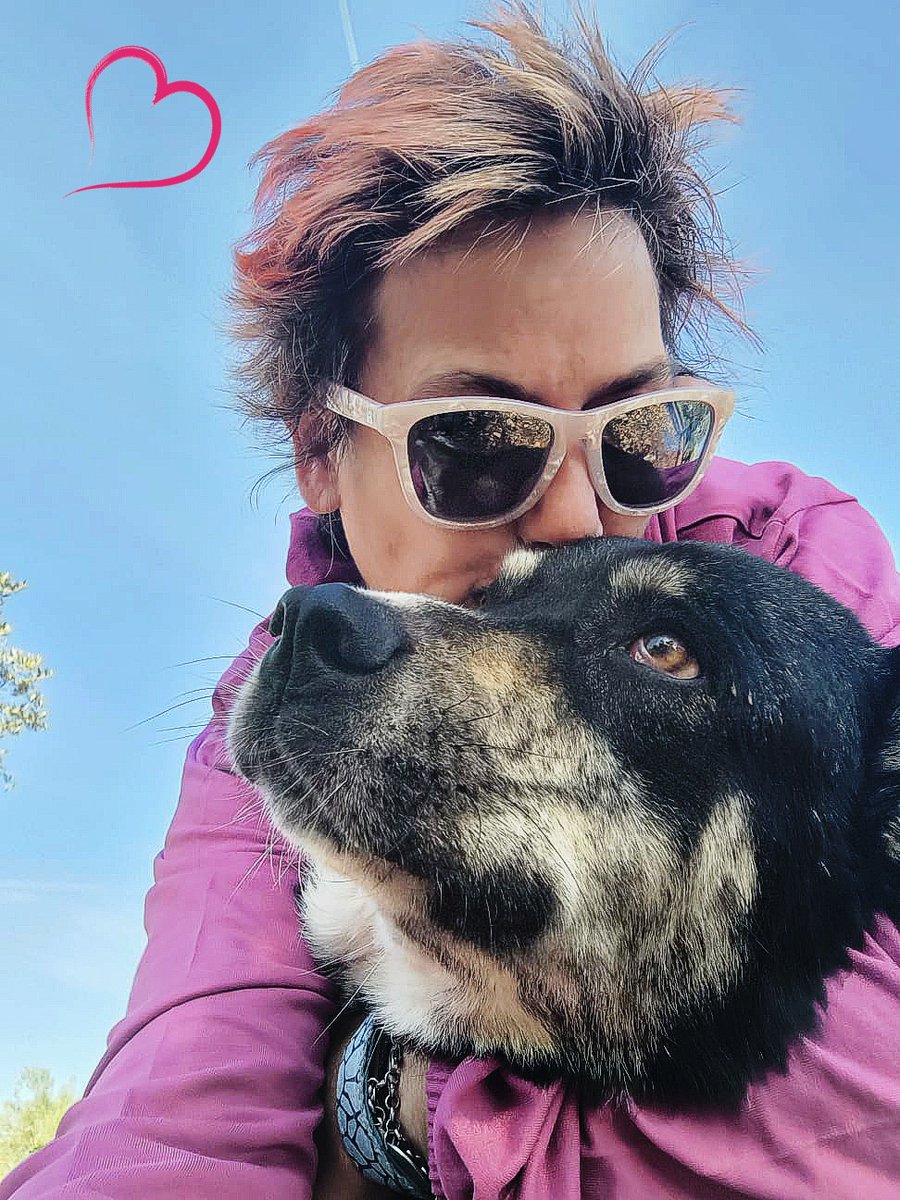 PELUSA ADOPTADA!!!🐾❤️
 FELICIDAD!
Pilar le ha abierto las puertas de su hogar  sin importarle su leishmania ni sus tres patitas ni su tamaño ...os recordamos que sacamos a Pelusa de la perrera y de inmediato tuvimos que apuntar una pata por el cáncer que sufría.
Bienvenida !!