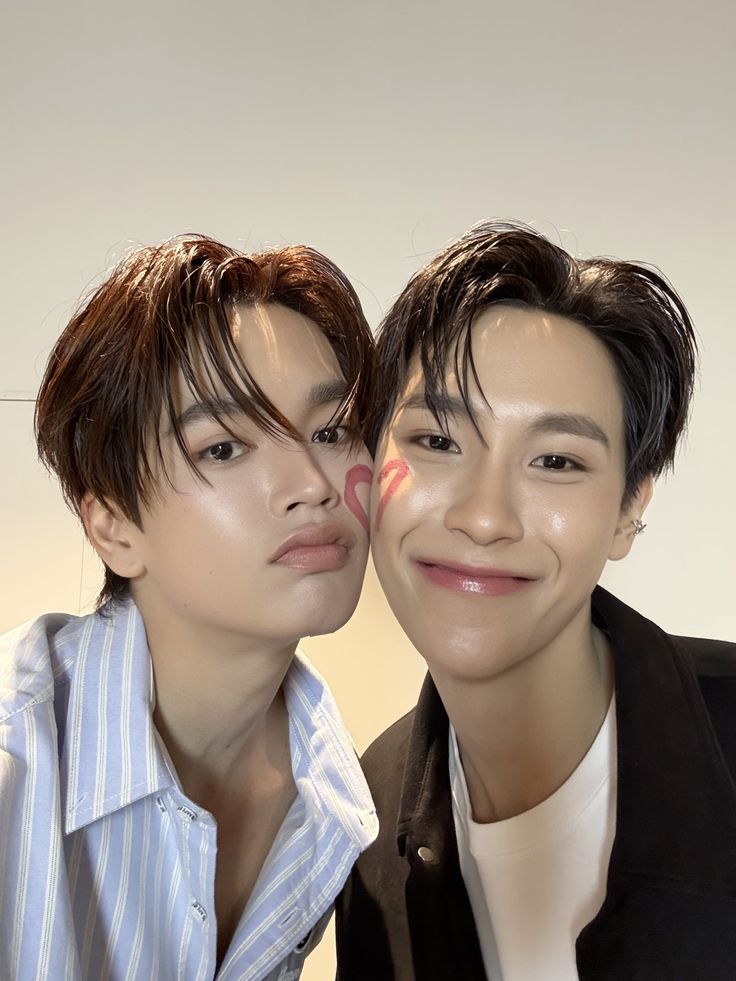 BookieCheeks's tweet image. They save me 💝
#ForceBook #JimmySea #NamtanFilm #MilkLove #JuniorMark #GeminiFourth #HiaGang