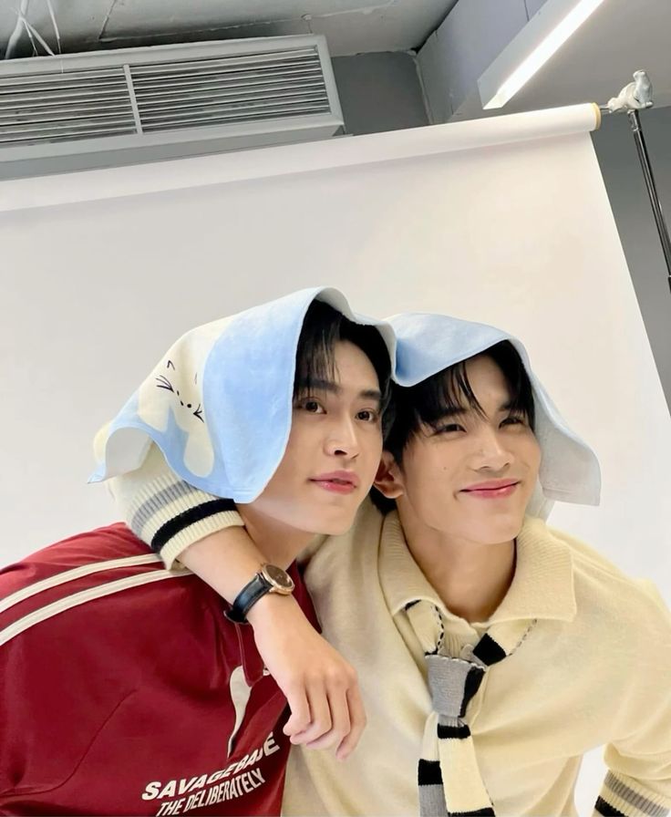 BookieCheeks's tweet image. They save me 💝
#ForceBook #JimmySea #NamtanFilm #MilkLove #JuniorMark #GeminiFourth #HiaGang