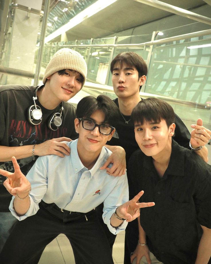 BookieCheeks's tweet image. They save me 💝
#ForceBook #JimmySea #NamtanFilm #MilkLove #JuniorMark #GeminiFourth #HiaGang