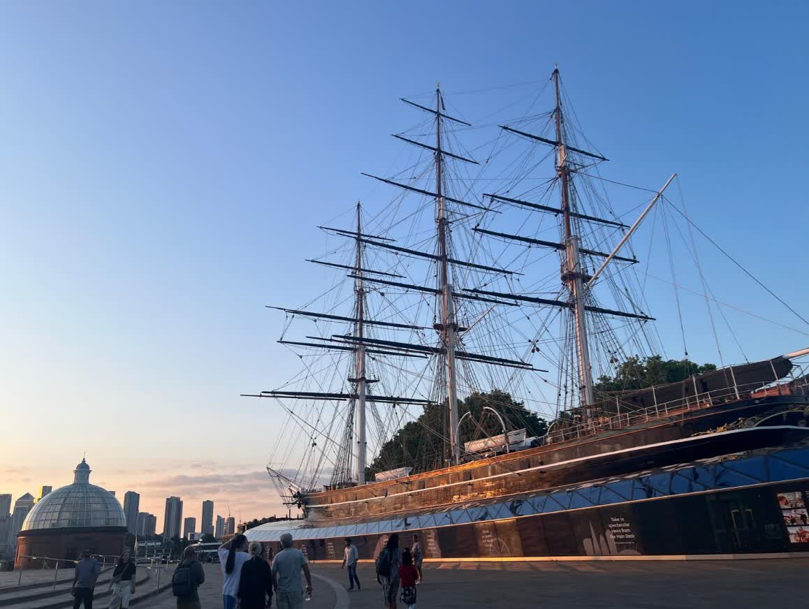 aldinhe_LH's tweet photo. The pub crawl is underway ahead of #ALDCon25 tomorrow. Such a beautiful view from The Gypsy Moth pub of The Cutty Sark. #LoveLD #Greenwich https://t.co/tt1Xfm6W4r