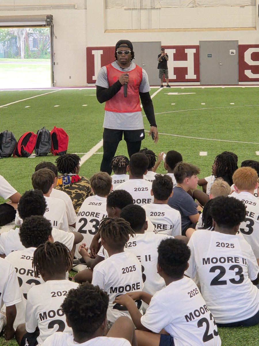 CoachKaten's tweet image. Great to see former VSU football player &amp;amp; current Indianapolis Colt, Kenny Moore. Tremendous turnout for his football &amp;amp; cheer camp this past weekend. Always enjoy seeing former Blazers giving back to their community. Here is a true Servant Leader!