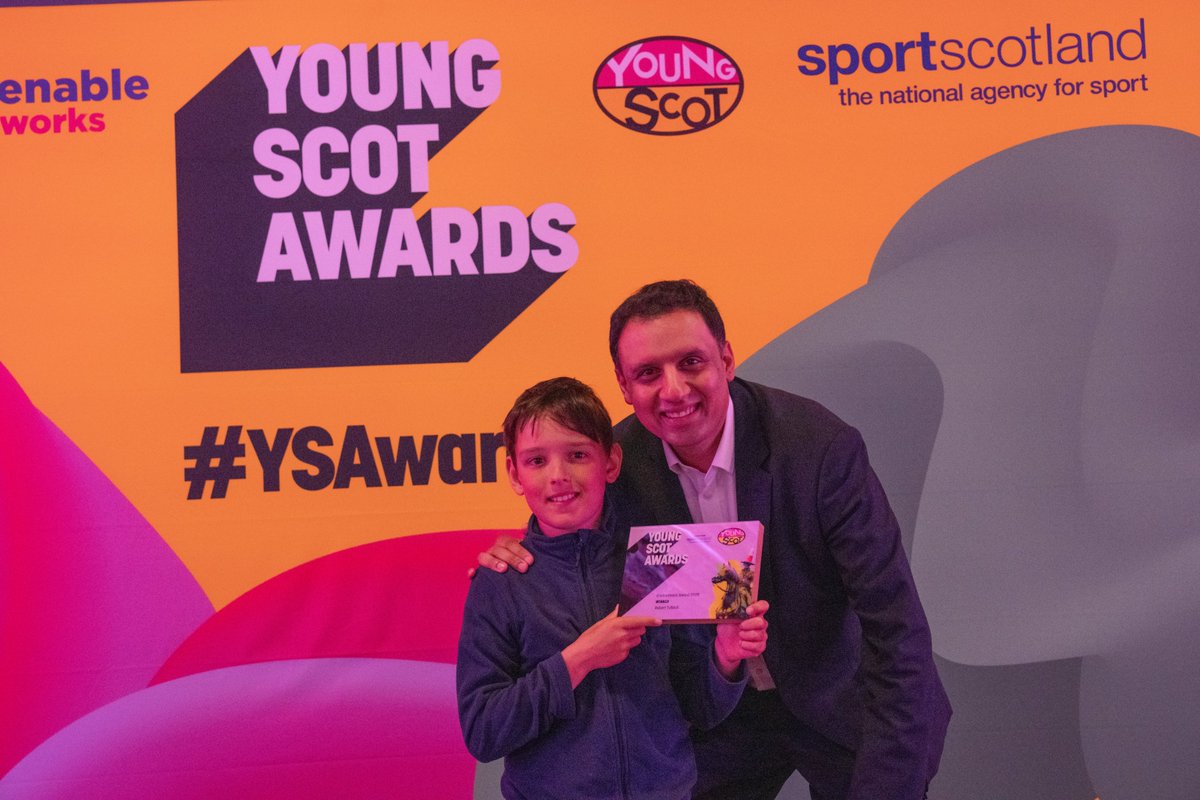 AnasSarwar's tweet photo. Young people are the future of our country and contribute so much to communities across Scotland. 

It was an honour to present the Environment Award at the @YoungScot awards this evening. Congratulations Robert! #YSAwards https://t.co/OwOYNr4gyZ