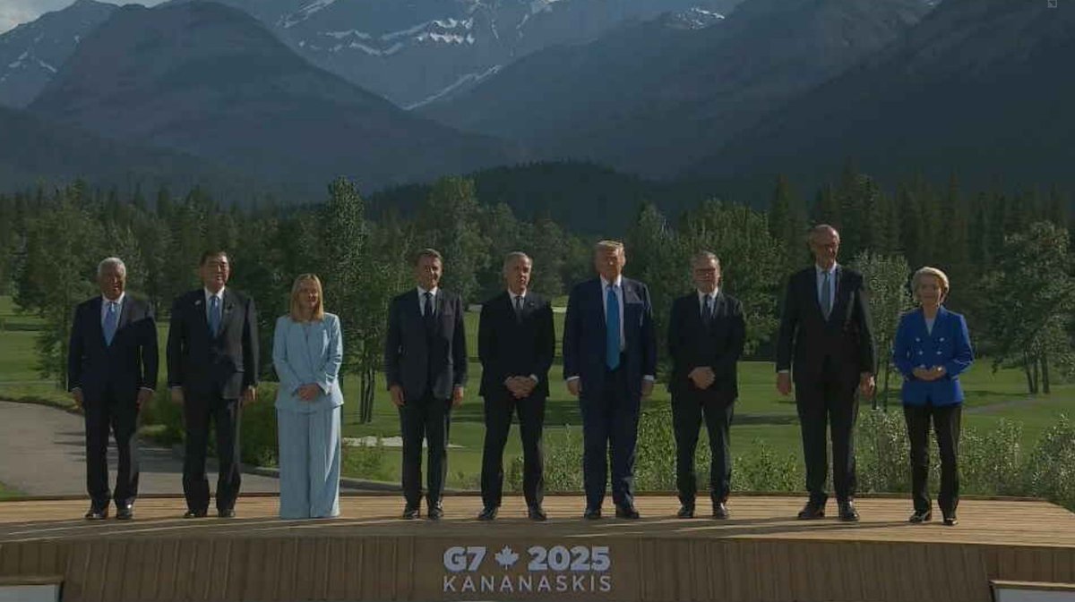 Leaders at the #G7Summit in #KananaskisCountry posed moments ago for the traditional "family photo," with a beautiful Alberta Rocky Mountain backdrop. After dinner, <a href="/realDonaldTrump/">Donald J. Trump</a> will leave early, for DC, to deal with the Israel-Iran conflict, according to <a href="/PressSec/">Karoline Leavitt</a> #yyc