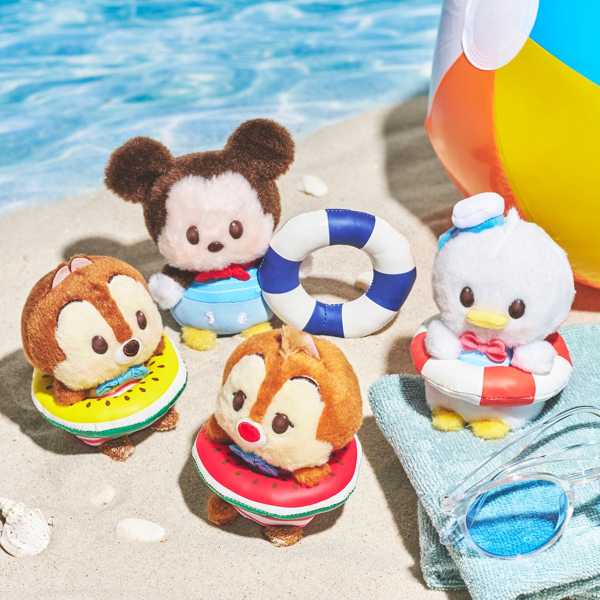 ☀－－－🏖
夏にぴったりの
#うるぽちゃちゃん が登場✨
🏖－－－☀

マリン柄の水着に浮き輪を持って、
夏を楽しむ準備はばっちり🎶

両手をあげて、
はしゃいでいるようなポーズもキュート💕

#ディズニーストア.jp&amp;店舗で6月20日より発売
▶️store.disney.co.jp/special/urupoc…