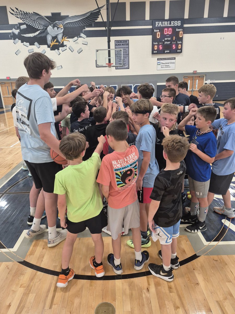 FalconBoysHoops's tweet image. 1st Day of Youth Camp Complete! Great Energy and Enthusiasm from these guys! 🏀