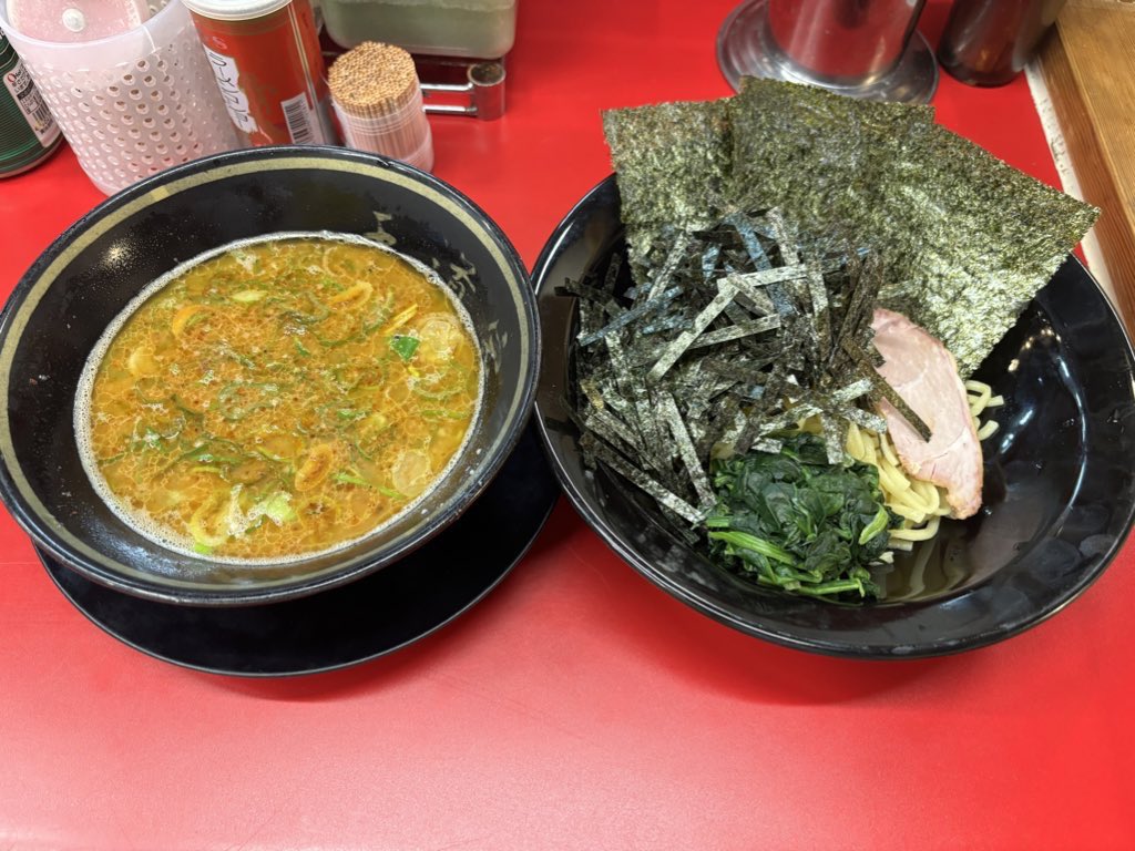 おはようございます
本日は朝から元気にご来店お待ちしております😀😀😀
つけ麺の刻みのりがあります
本日は25時まで営業です
よろしくお願いします。