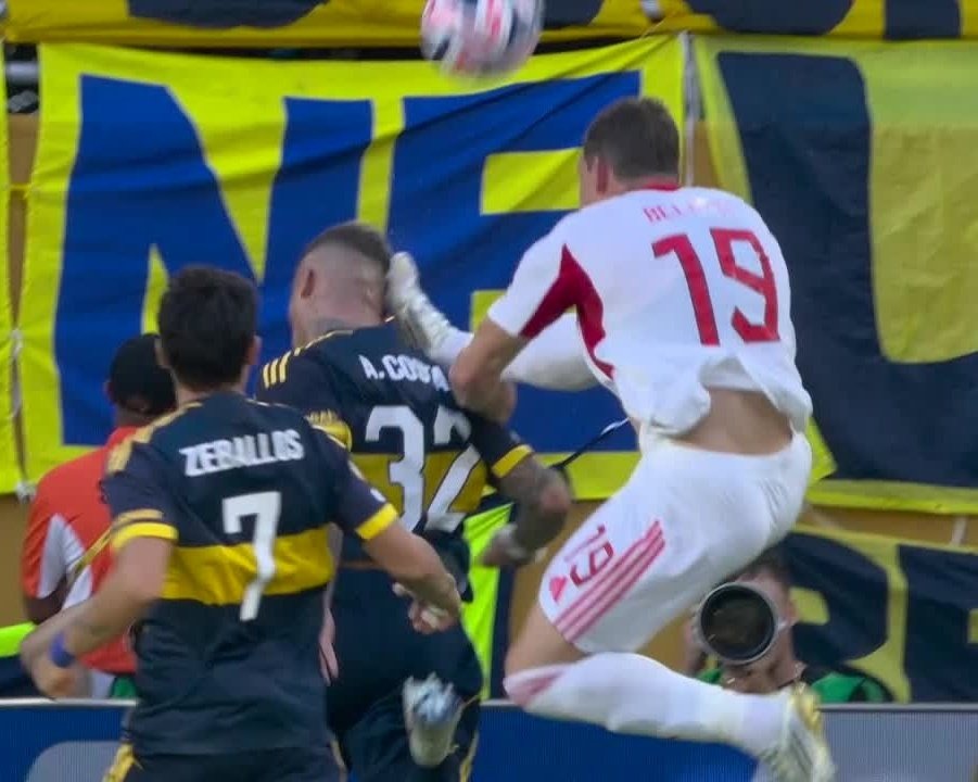 🏆 Mundial de Clubes

(VIDEO) BRUTAL planchazo y roja directa en el Boca - Benfica is.gd/IbHtS5