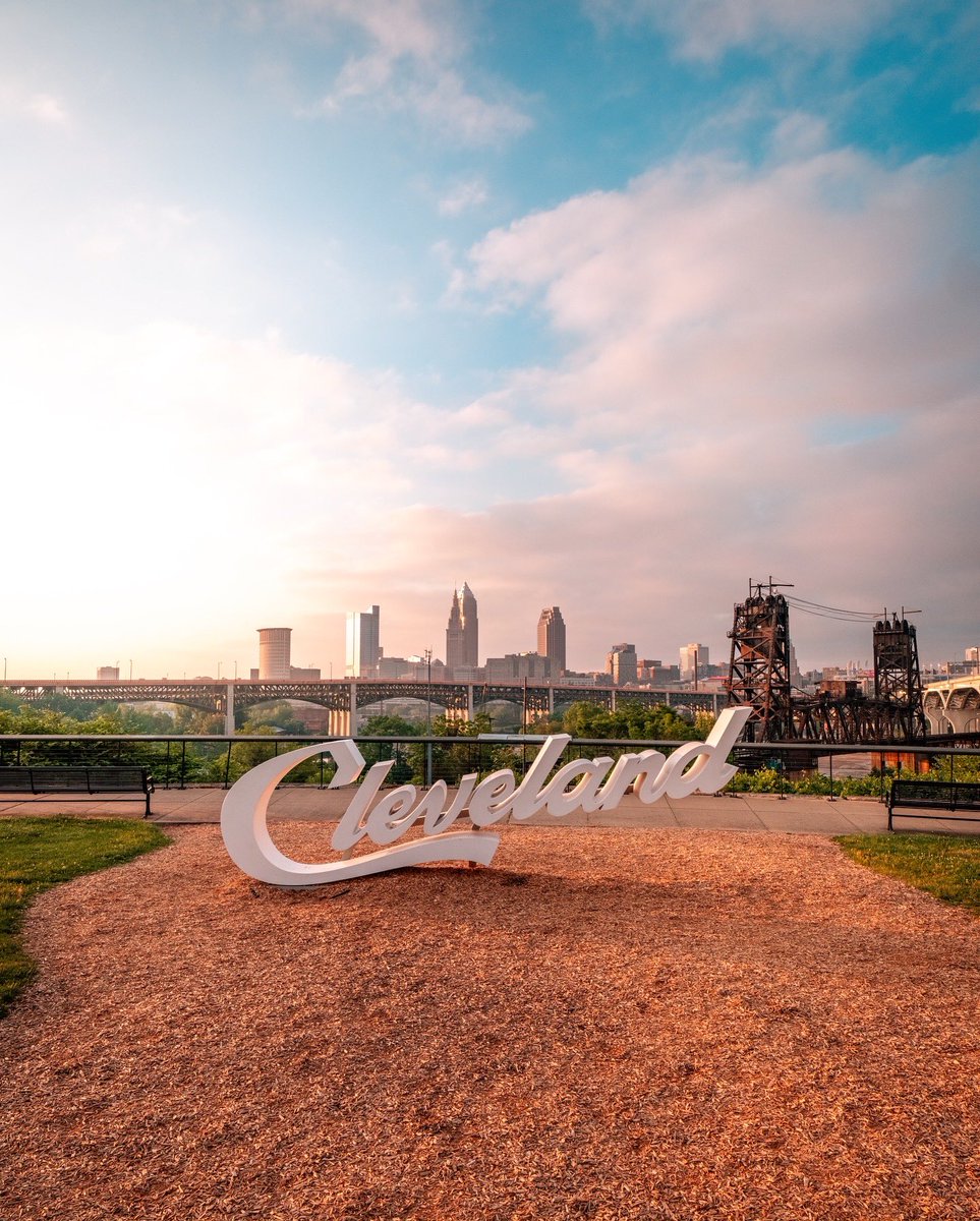 GabeWasylko's tweet photo. Tonight’s Script Sunset in Cleveland, Ohio https://t.co/o749xyBeLd
