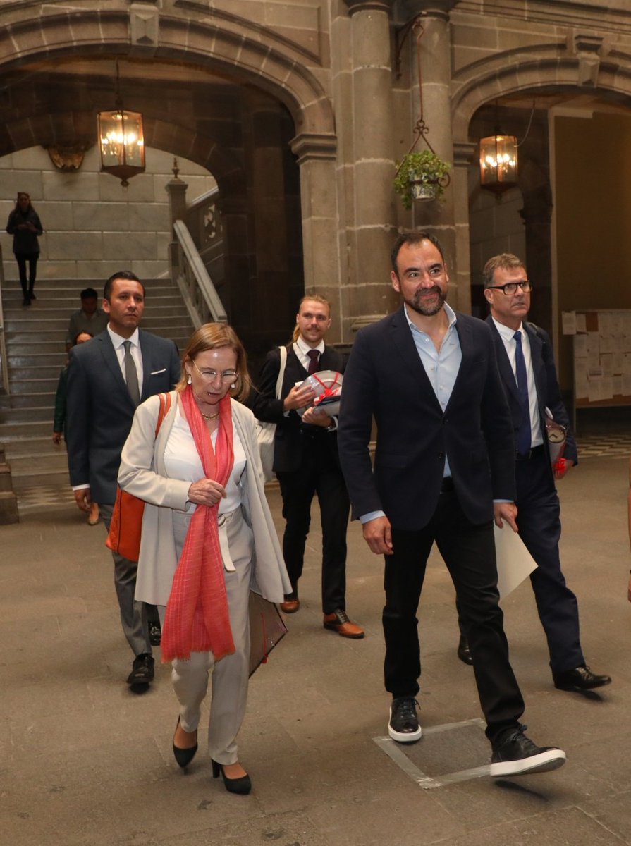 Jaime Oropeza (@jaimeoropeza) on Twitter photo ¡Bienvenue a Puebla <a href="/DBorione/">Delphine Borione</a> ! Embajadora de Francia en México.
Desde la <a href="/DesaEcoPue/">Secretaría de Economía y Turismo</a>, promovemos el intercambio comercial y turístico entre Francia y Puebla. 🇲🇽🇨🇵 ¡Bienvenue a Puebla <a href="/DBorione/">Delphine Borione</a> ! Embajadora de Francia en México.
Desde la <a href="/DesaEcoPue/">Secretaría de Economía y Turismo</a>, promovemos el intercambio comercial y turístico entre Francia y Puebla. 🇲🇽🇨🇵