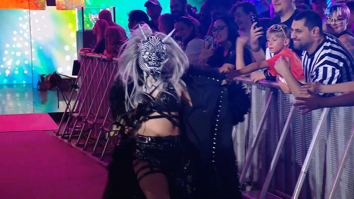 Chanaph74772891's tweet photo. ASUKA IS BACK!

Her first match in over a year!

#WWERAW https://t.co/WcaVmgS51g