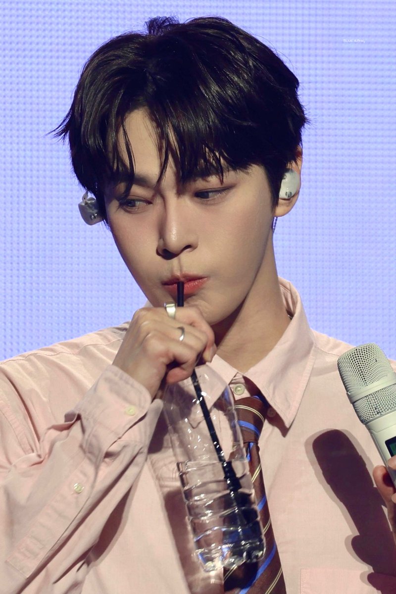 랑 .. tweet media
