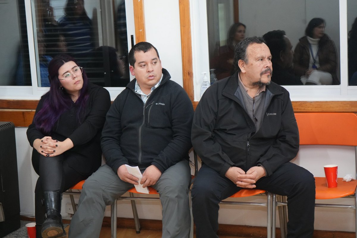 muni_osorno's tweet photo. La concejala Cecilia Ubilla y la agrupación "Amore", que trabaja con adultos con problemas de salud mental y que tiene una incidencia positiva en el barrio y en la comunidad, hicieron una invitación al alcalde Jaime Bertin, quien se comprometió a seguir trabajando. https://t.co/5fnmEixdlG