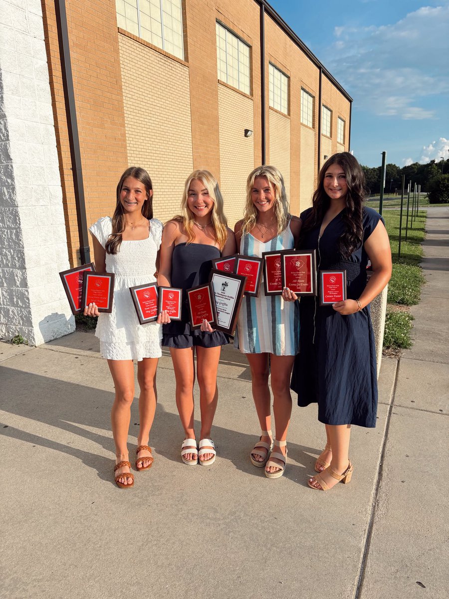 My very last high school softball banquet! Such a bittersweet last time with the best teammates and coaches! Thank you BHP Softball for the best 6 years! I was blessed to receive All-Region, All-State, the Viola Thompson Griffin Award, and a 2025 team captain! <a href="/BhpSoftball/">BHP Softball</a>