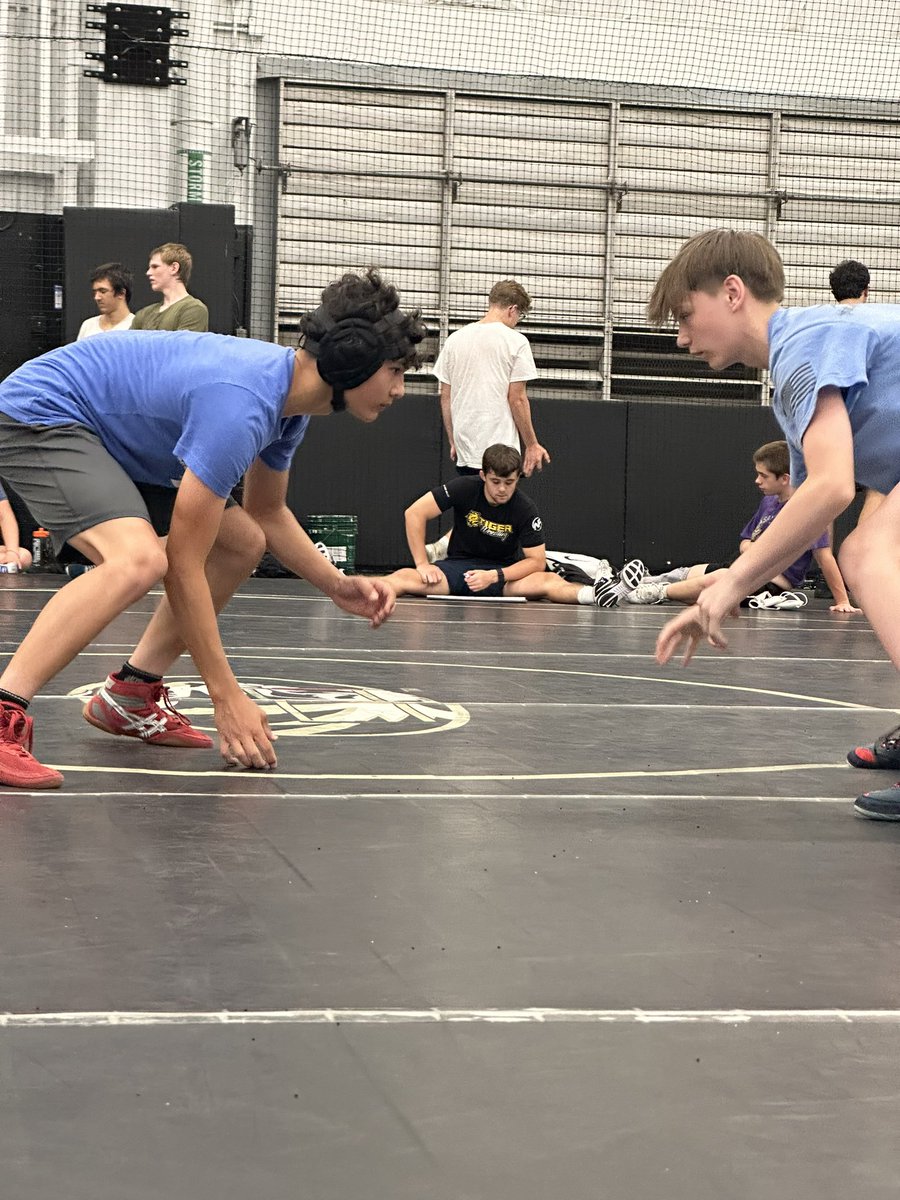 OFEAGLEWRESTLE's tweet image. Dual #2 in the books. Great ending to day 2. @OFR5_Activities #RAISETHEBAR #EAGLESTRONG