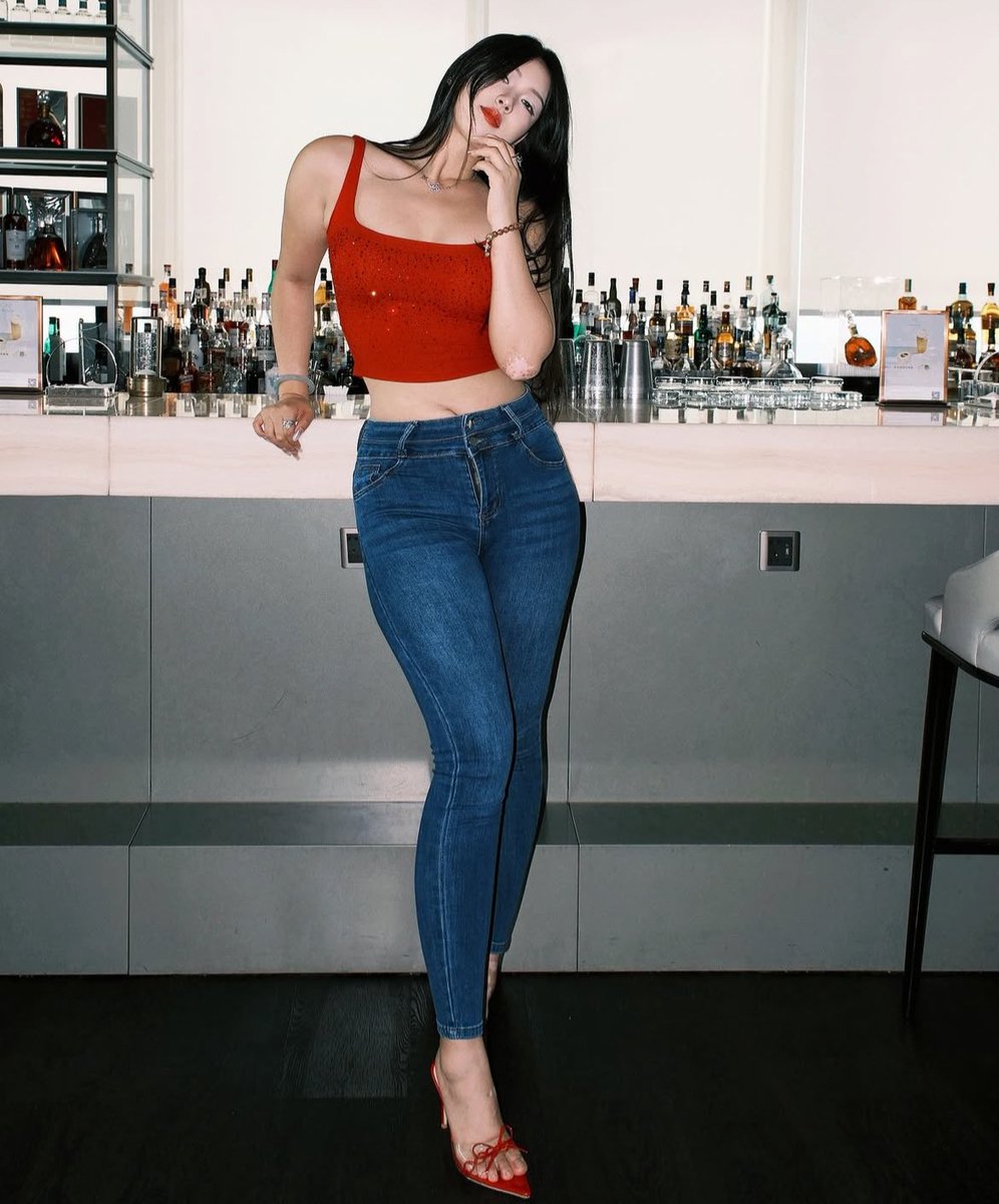 OFCBostil's tweet photo. Você teria coragem de ficar com essa modelo plus size mesmo sabendo que ela pesa 85kg e tem 1,79m de altura?

 https://t.co/RSS6QzGPPB