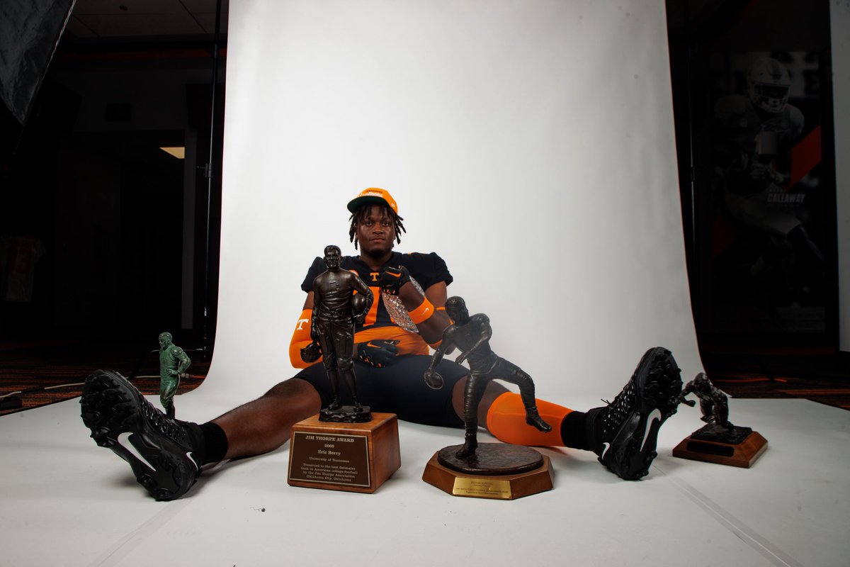 Power T #GBO #Volunteer <a href="/Gelarbee/">Glen Elarbee</a> <a href="/CoachSerchia/">Phil Serchia</a> <a href="/Vol_Football/">Tennessee Football</a>