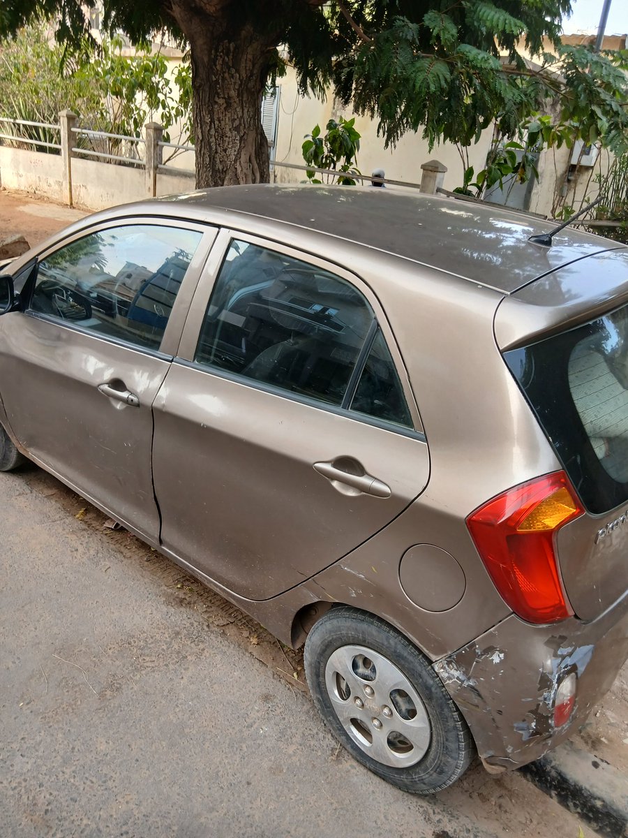 Tract_SN's tweet photo. 2 millions FCFA. À vendre sur Dakar. Kya Picanto beige. 1ère immatriculation en janvier 2012. 94.000 km au compteur. Essence. Manuelle. Dernière visite technique effectuée le 31 mars 2025.
Tél : +221 77 857 04 04.
#kebetu https://t.co/UwVsyEMZNU