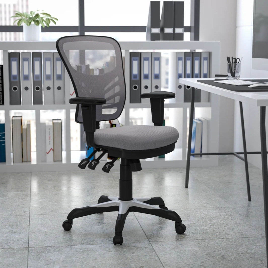 KLauctions's tweet photo. Over £15K of BRAND NEW furniture from a major retailer – desks, office chairs, stools, tables &amp; more!

Bid now ➡️ Link in bio! https://t.co/8hyWqYSiGL