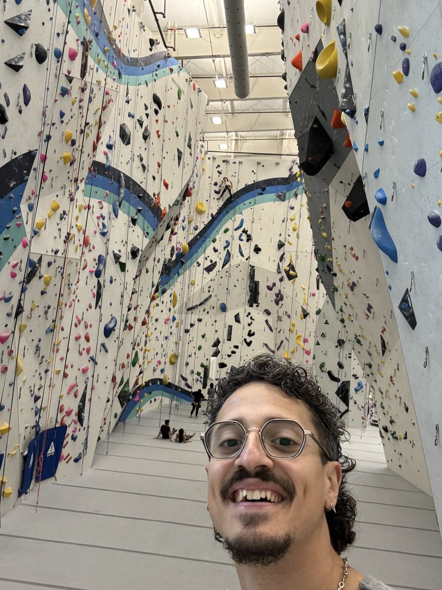 Rock climbing side quest finally accomplished ! My forearms are now swollen