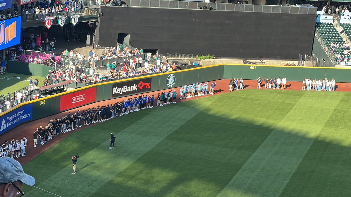 It’s WIAA Champions night in Seattle as the #Mariners honor some of our high school state champions