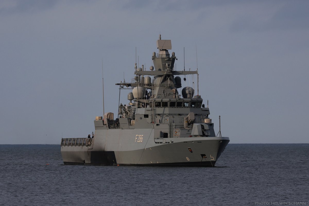 ScharnHelwin's tweet image. #Korvette "Emden" heute abend auf Reede in der #Eckernförde|r Bucht. #K130 #F266 #Marine #Emden