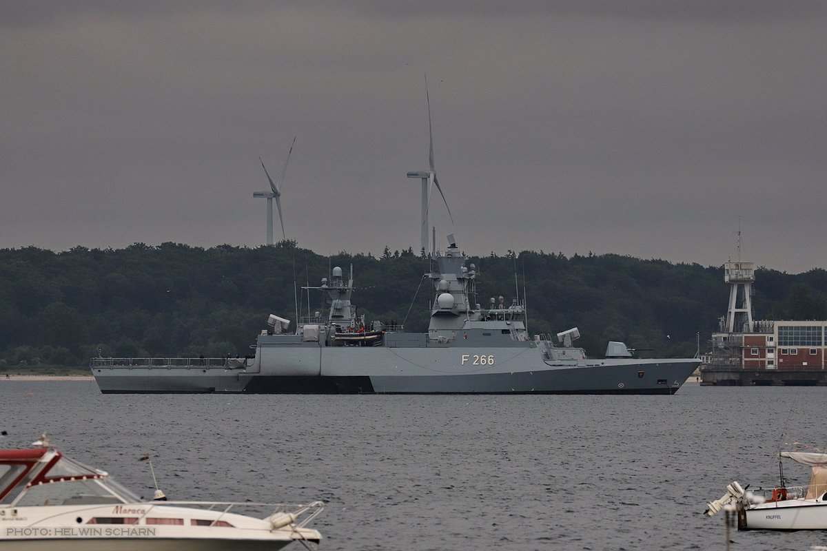 ScharnHelwin's tweet image. #Korvette "Emden" heute abend auf Reede in der #Eckernförde|r Bucht. #K130 #F266 #Marine #Emden