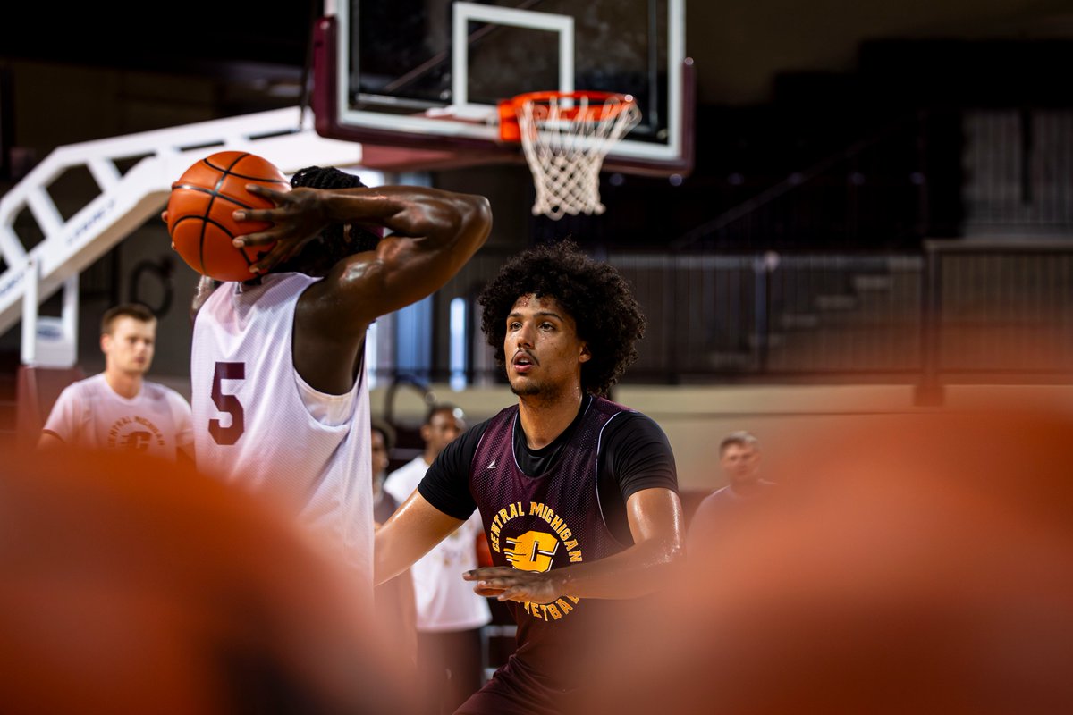 "You get to choose every day how you react - to everything. We get to choose to be mature or not. Mature teams win basketball games."

- Coach Bronks

#FireUpChips🔥⬆️🏀